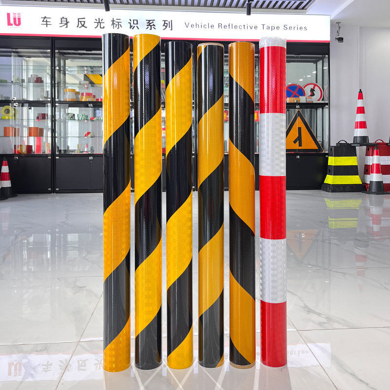 Pilihan Fleksibel Lembar Reflektif Prismatik Dengan Garis Kuning Dan Hitam Untuk Garis Peringatan Jembatan
