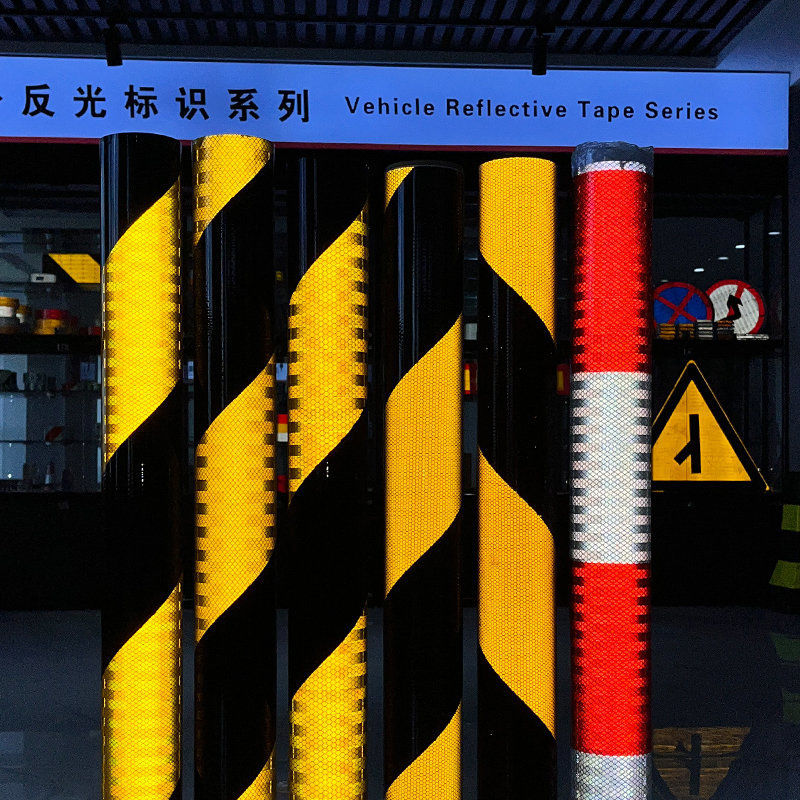 Pilihan Fleksibel Lembar Reflektif Prismatik Dengan Garis Kuning Dan Hitam Untuk Garis Peringatan Jembatan