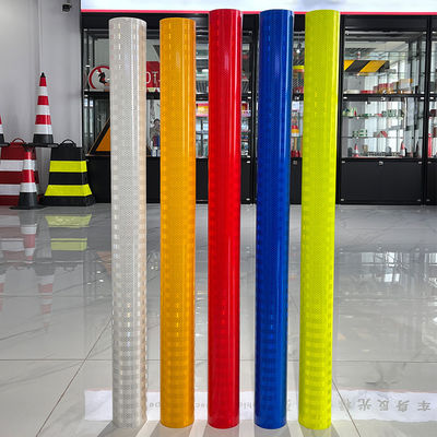 Harga yang bagus Lembar reflektif prismatik Intensitas tinggi Vinyl prismatik untuk tanda lalu lintas on line