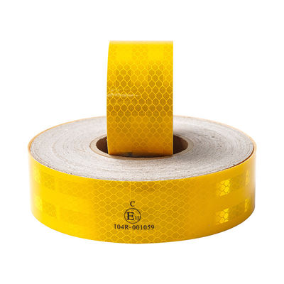 Harga yang bagus Acrylic ECE 104 Putih Merah Kuning Kendaraan Prismatic Reflective Tape Untuk Peringatan Keamanan Truk on line